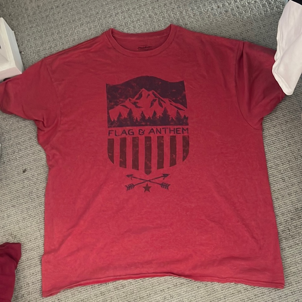 Men’s Red Flag & Anthem Tee